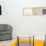 Central Serviced Apartments - 2 Bedroom - Seagate - Walk Away From City Centre & Universities - Sleeps 4 - 1 X Double 2 X Single - Smart Tvs In All Rooms - Short Term Stays Welcome - Walk Away From Train & Bus Station - Preferred Location