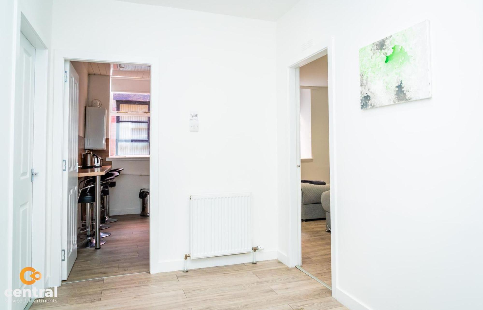 Serviced Apartments: Cozy 2-bedroom Near Centre & Transport