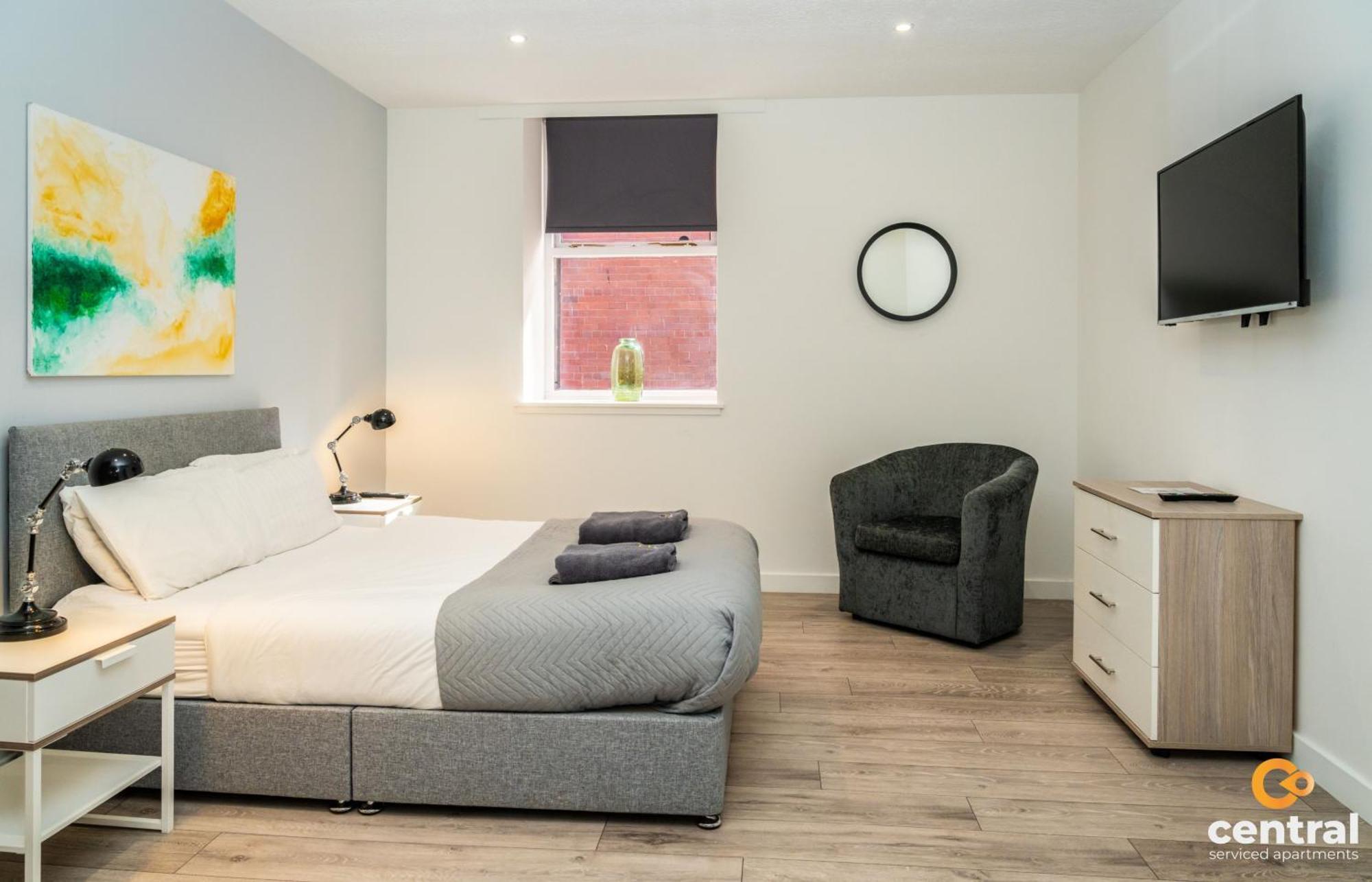 Serviced Apartments: Cozy 2-bedroom Near Centre & Transport *